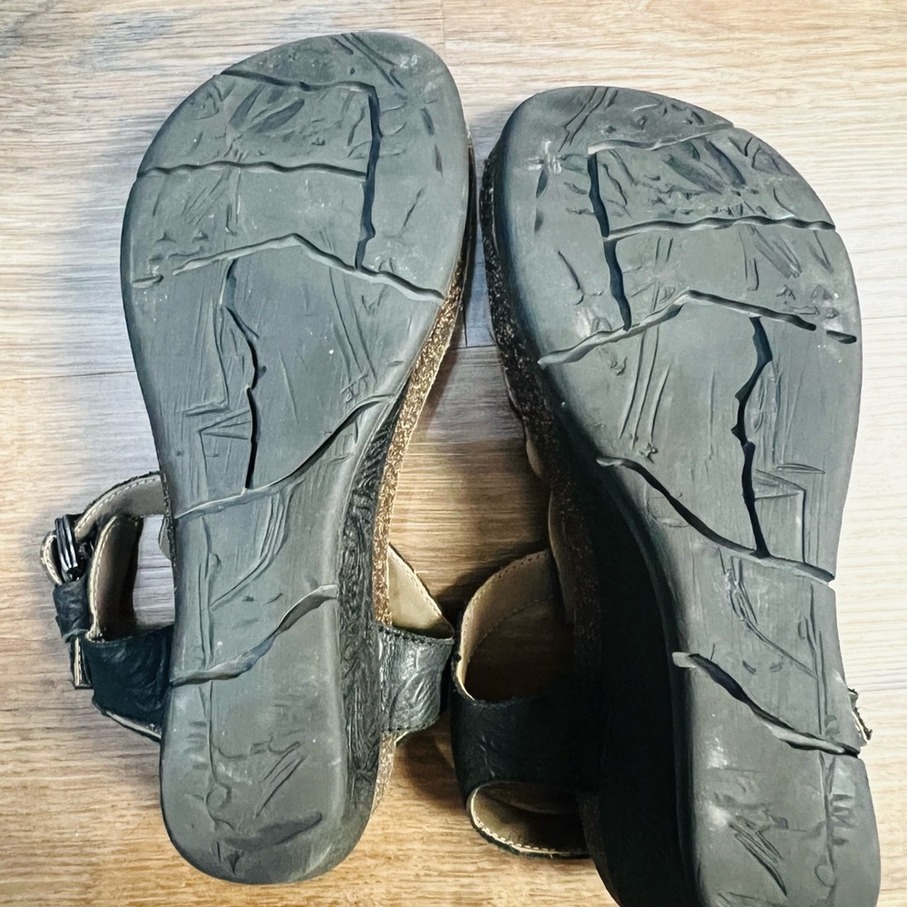 OTBT wedge sandals, size 6.5 - Picture 5 of 6
